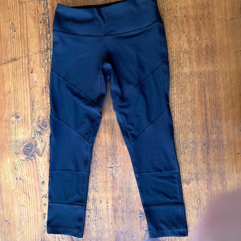 90 Degree by Reflex Black Capri Leggings with Sheer Panels Size XS